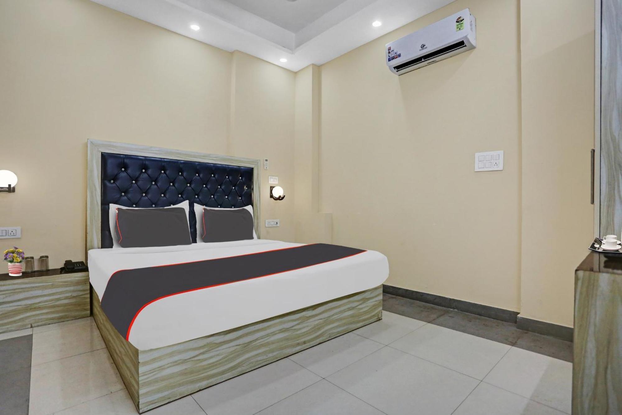 Collection O Metro View Ashok Vihar Near Shalimar Bagh Metro Station Hotel New Delhi Bagian luar foto