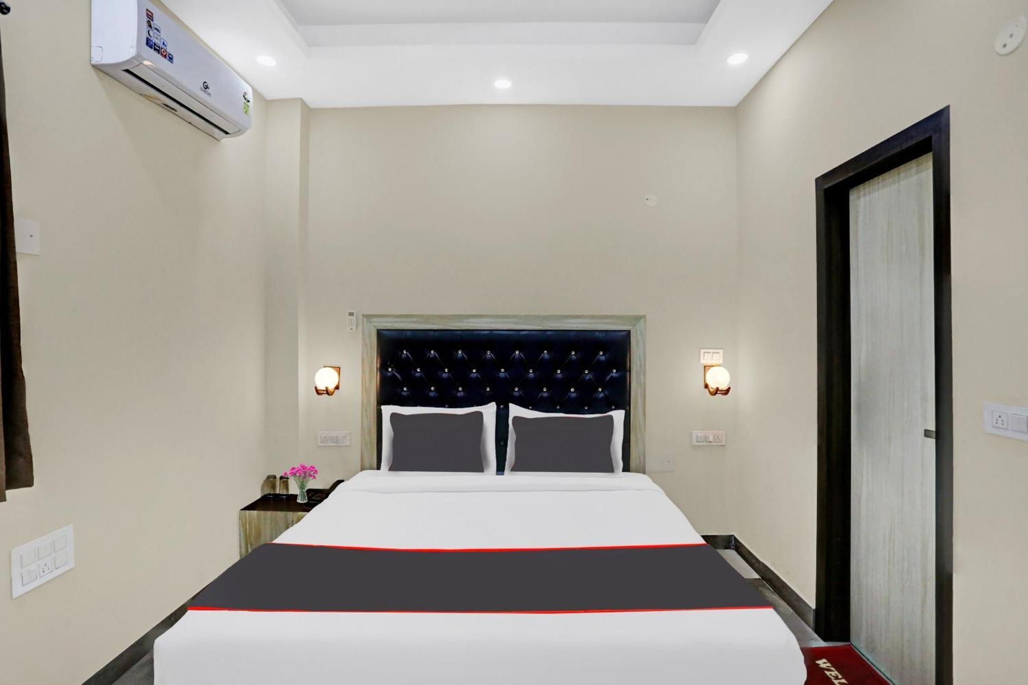 Collection O Metro View Ashok Vihar Near Shalimar Bagh Metro Station Hotel New Delhi Bagian luar foto