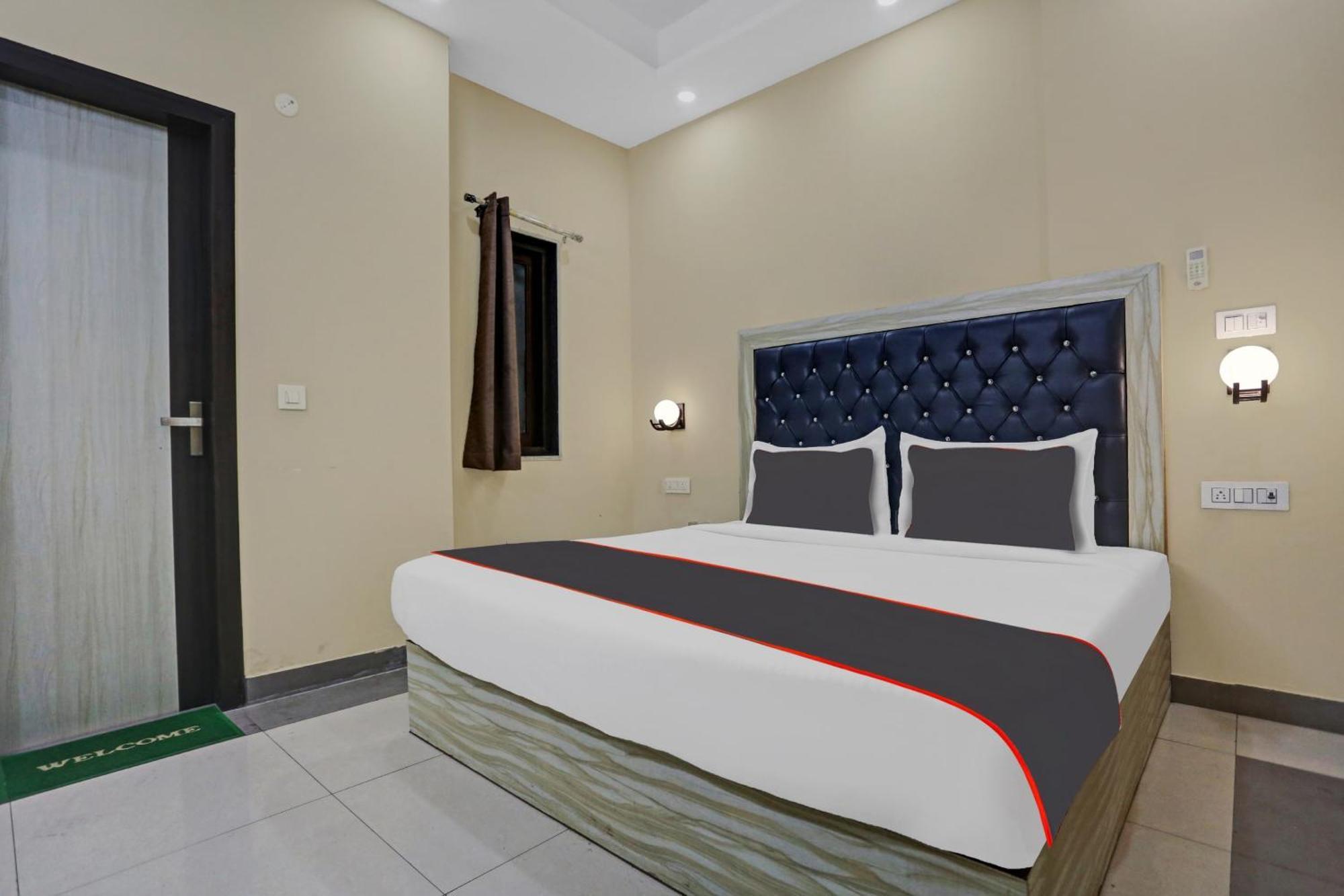 Collection O Metro View Ashok Vihar Near Shalimar Bagh Metro Station Hotel New Delhi Bagian luar foto
