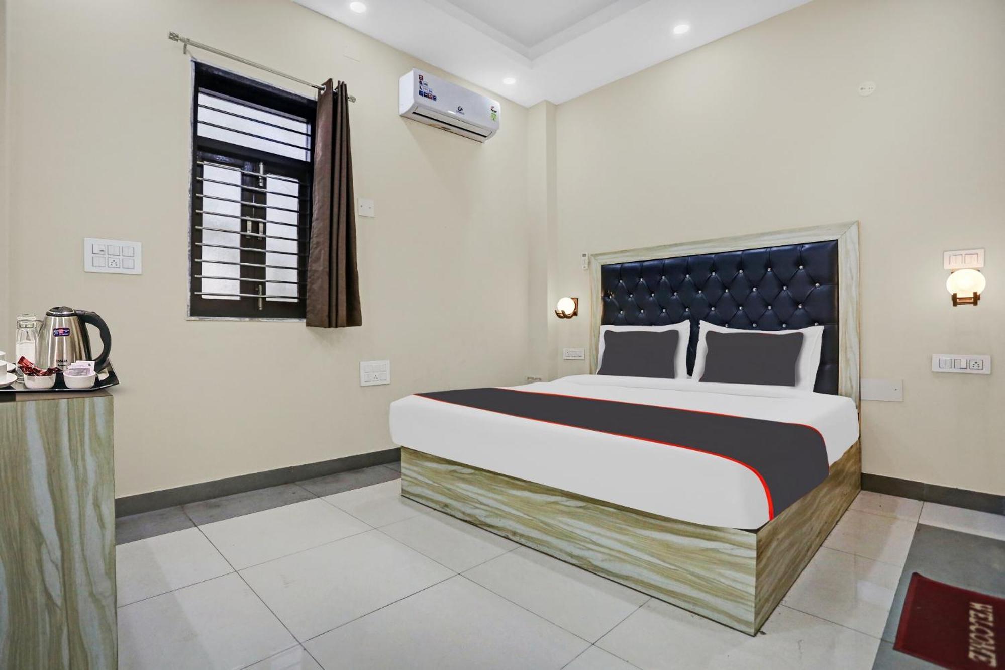 Collection O Metro View Ashok Vihar Near Shalimar Bagh Metro Station Hotel New Delhi Bagian luar foto